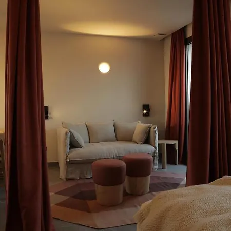 El Faro Unkempt - Tazones