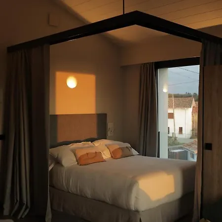 El Faro Unkempt - Tazones Villar (Oles)