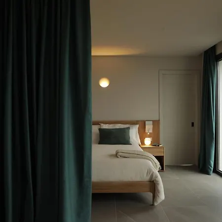 El Faro Unkempt - Tazones 4*