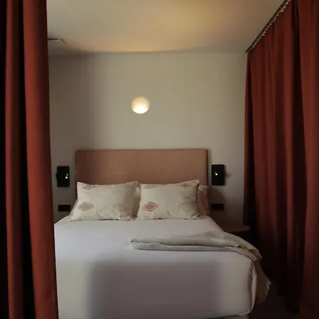 El Faro Unkempt - Tazones 4*