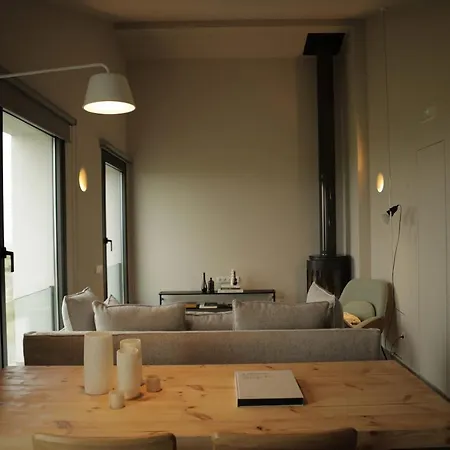 El Faro Unkempt - Tazones