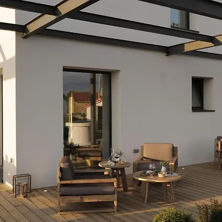 El Faro Unkempt - Tazones Apart Otel Villar (Oles)