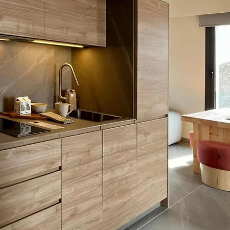 El Faro Unkempt - Tazones