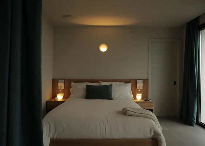 Aparthotel El Faro Unkempt - Tazones