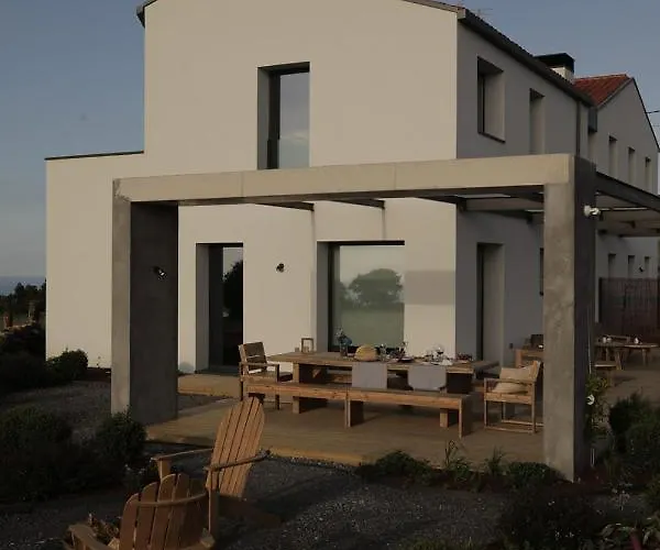 El Faro Unkempt - Tazones