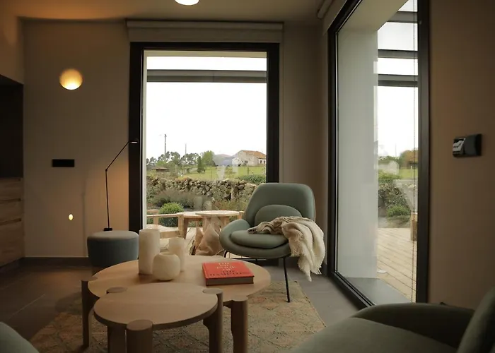 El Faro Unkempt - Tazones Aparthotel Villar (Oles)