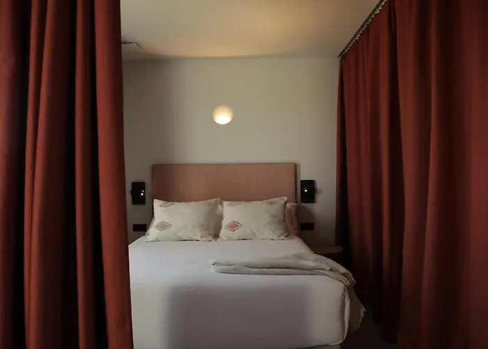 El Faro Unkempt - Tazones 4*