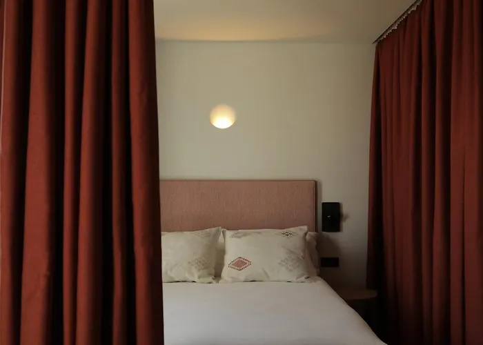 El Faro Unkempt - Tazones 4*