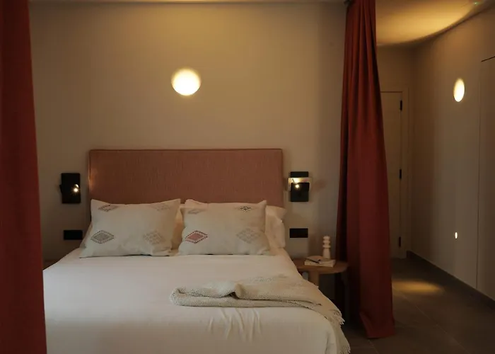 El Faro Unkempt - Tazones Aparthotel Villar (Oles)