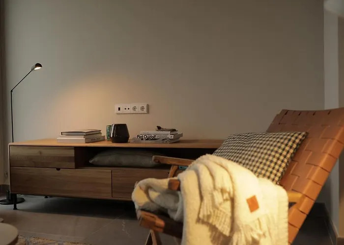 El Faro Unkempt - Tazones