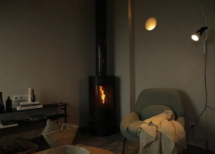 El Faro Unkempt - Tazones