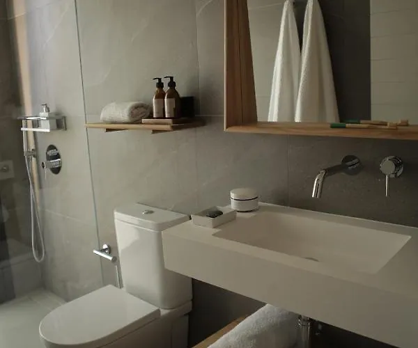 El Faro Unkempt - Tazones Aparthotel