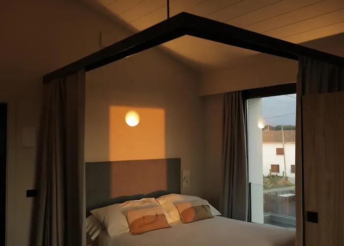 El Faro Unkempt - Tazones 4*