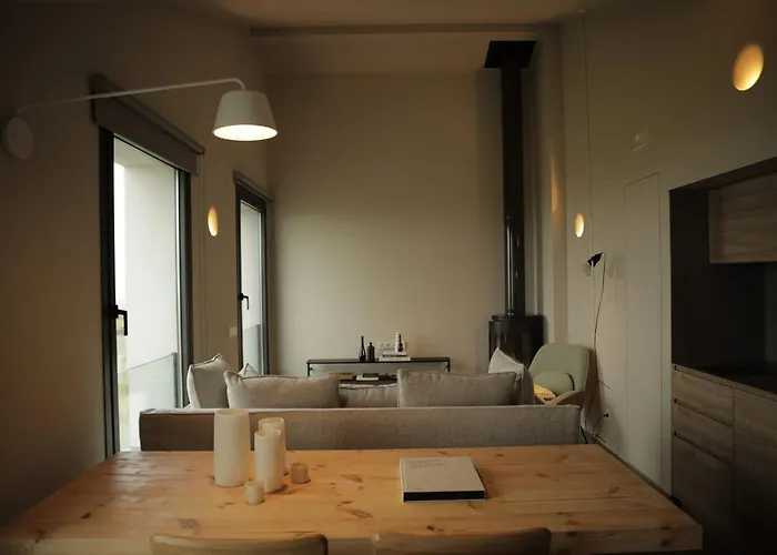 El Faro Unkempt - Tazones