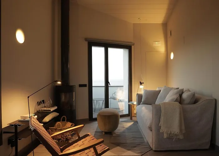 El Faro Unkempt - Tazones Aparthotel