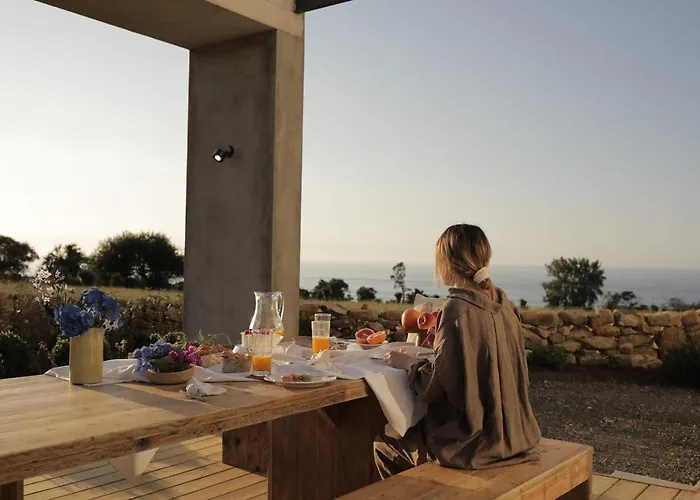 El Faro Unkempt - Tazones Aparthotel