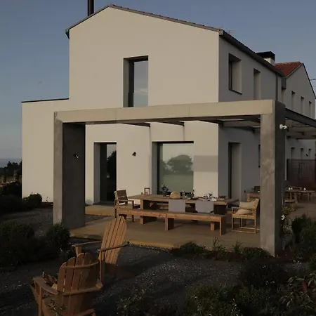 El Faro Unkempt - Tazones