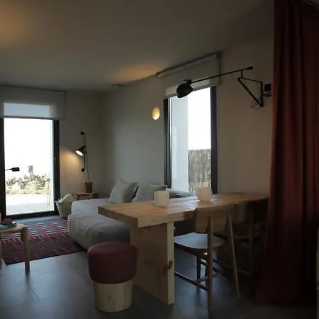 El Faro Unkempt - Tazones